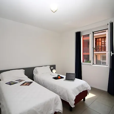 Sleeps 6 Pool Air Con Appartamento *